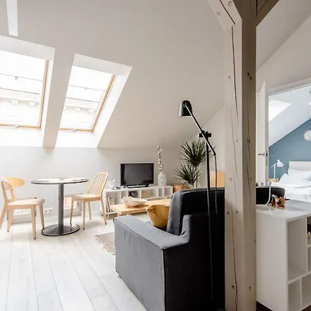 Charming Designer Attic Апартаменты *